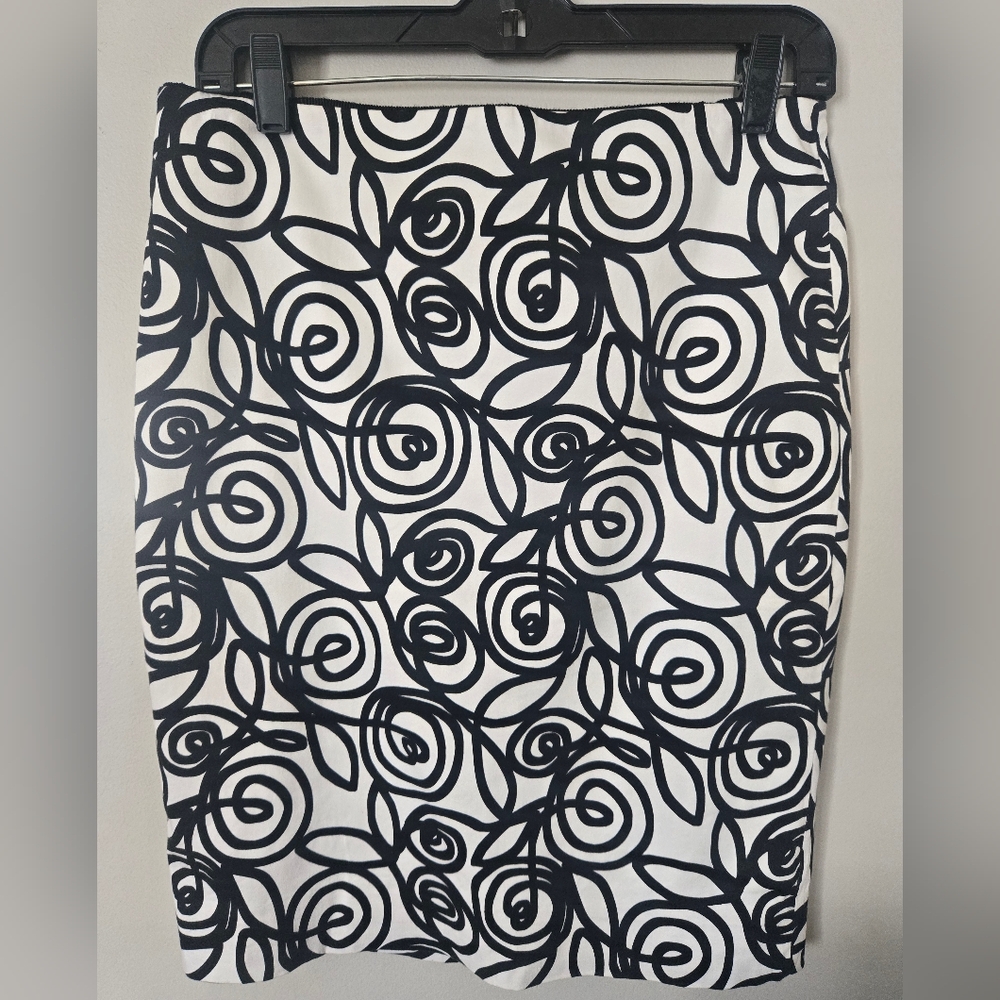 White House Black Market Black and White Swirl Pencil Skirt